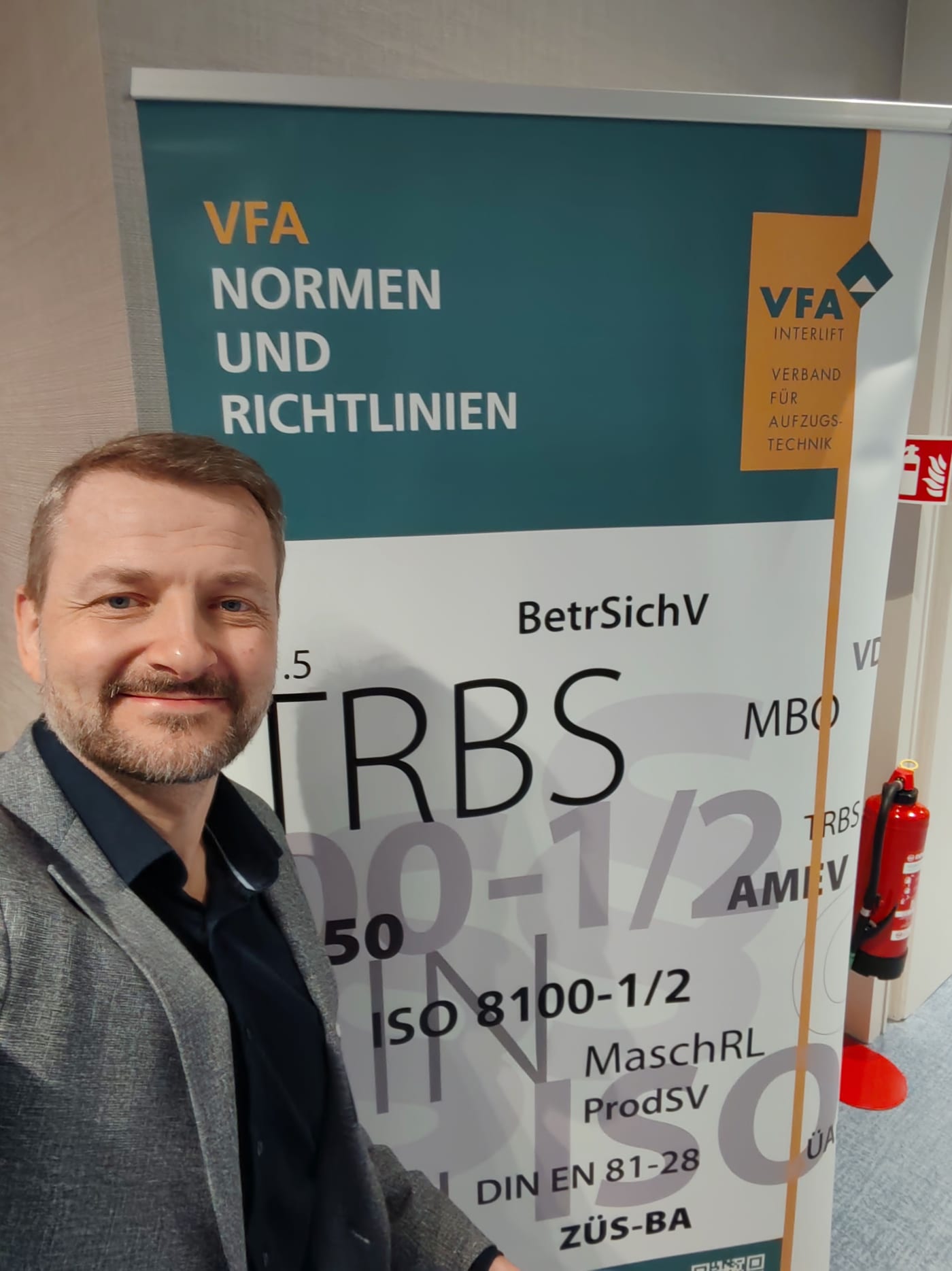 Martin Reichl auf einer Fachtagung zu Normen und Richtlinien der Aufzugstechnik